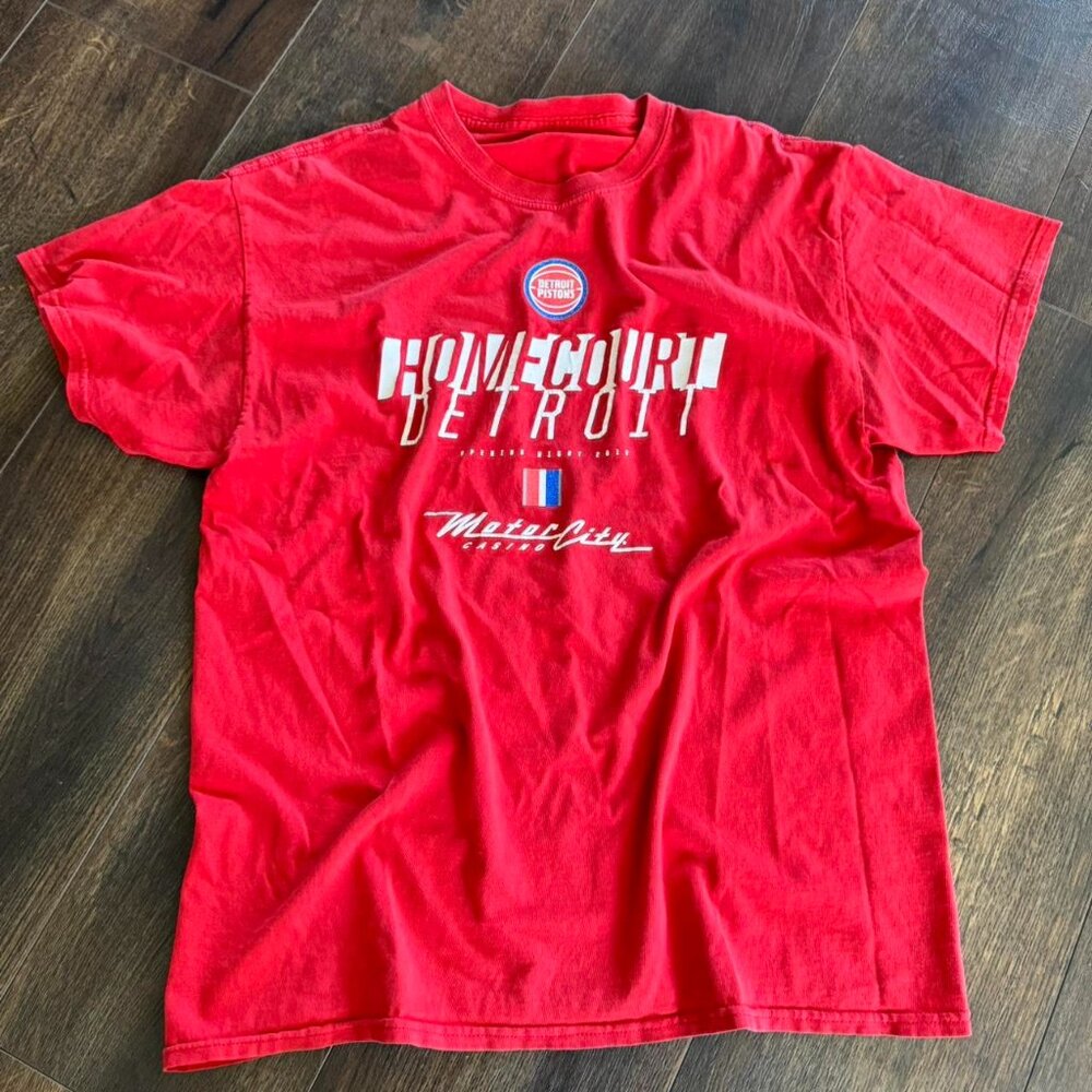 Detroit Pistons NBA red and white tee